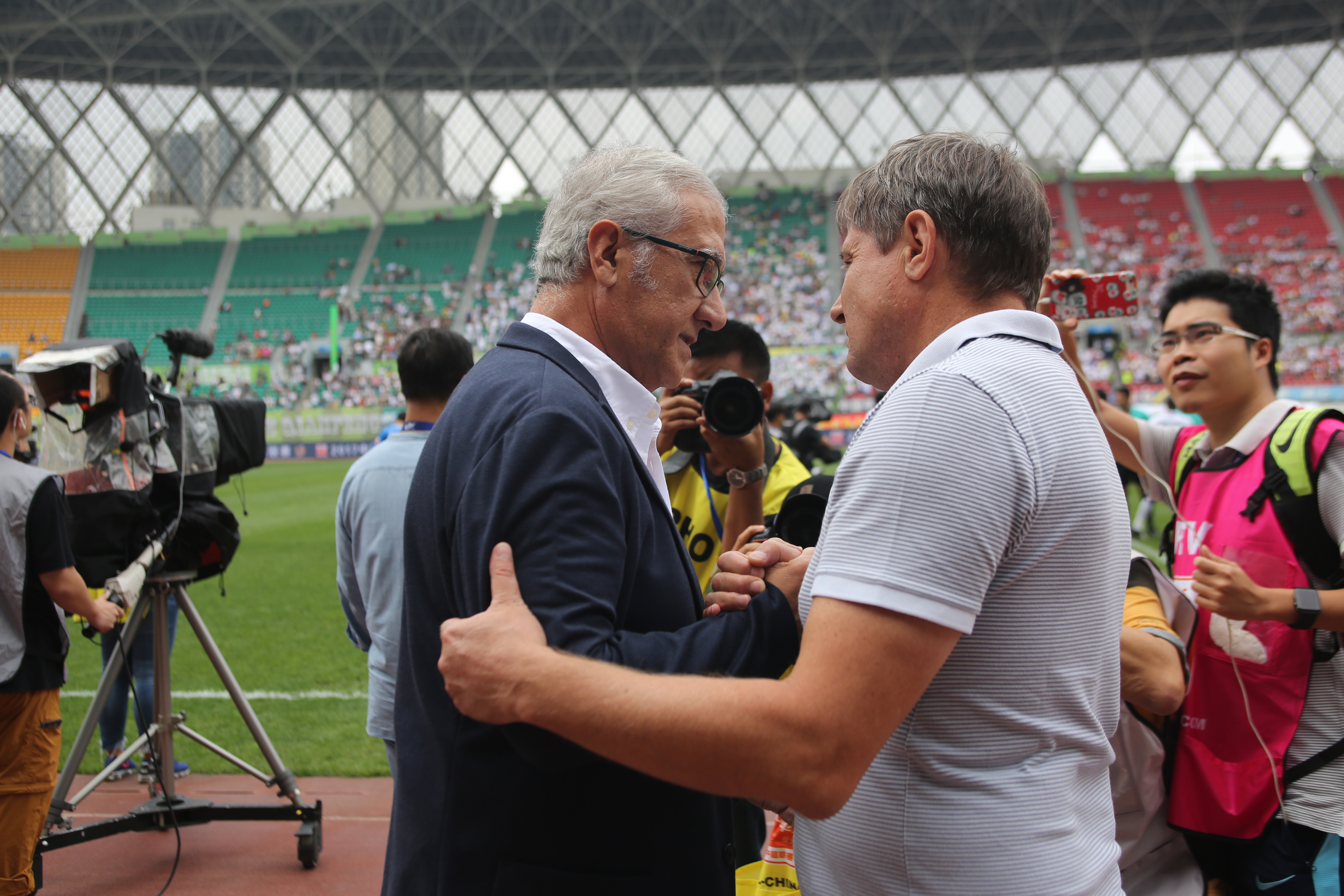 包含富力主帅疑似遭封杀，内部危机待解的词条